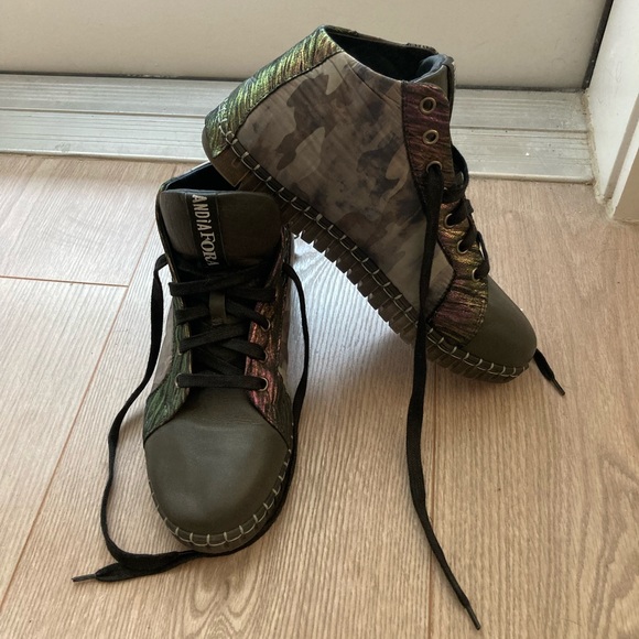 Andia Fora High Top Sneakers - Picture 1 of 3